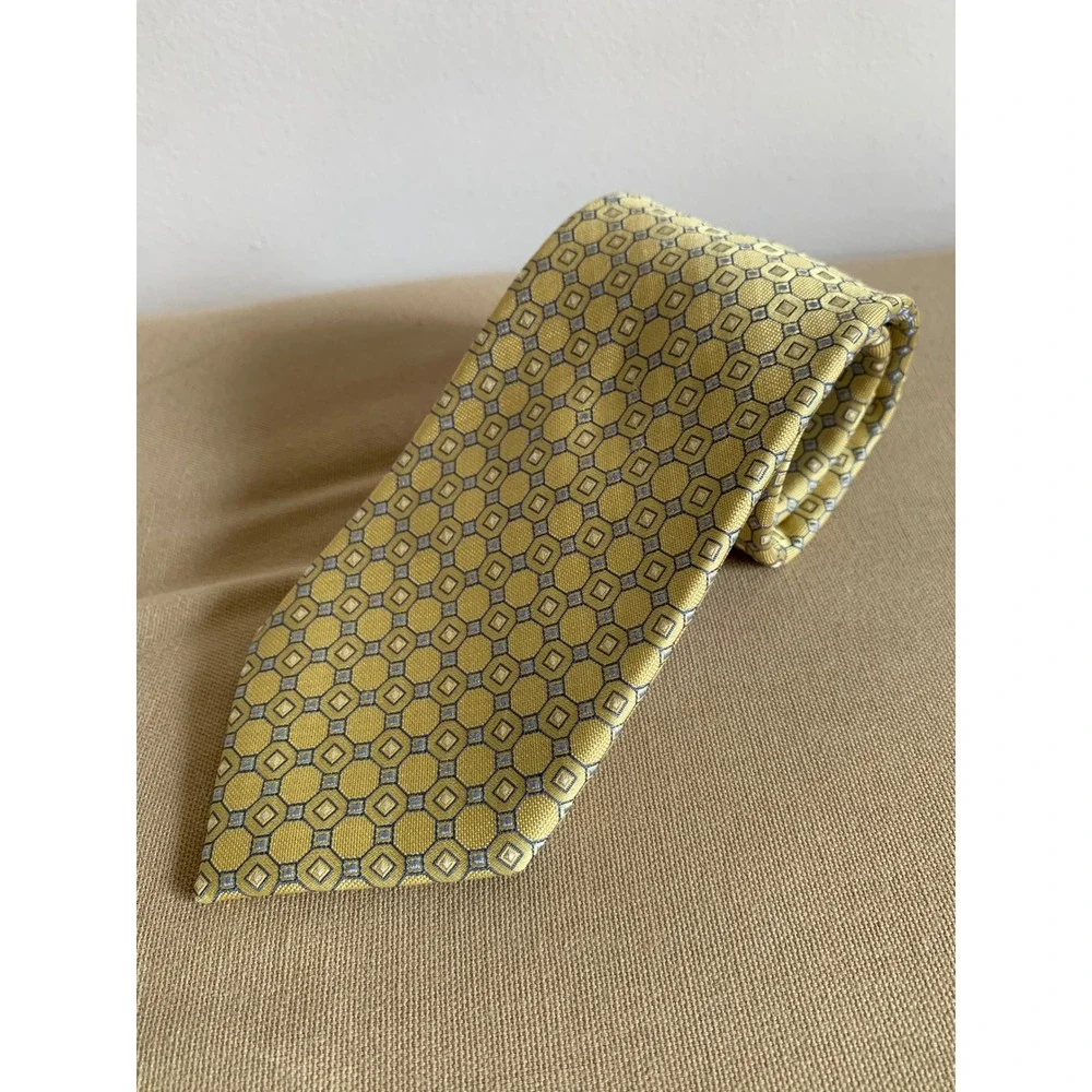 Tommy Hilfiger Mens Yellow Blue Geometric 100% Silk Tie 3 1/4